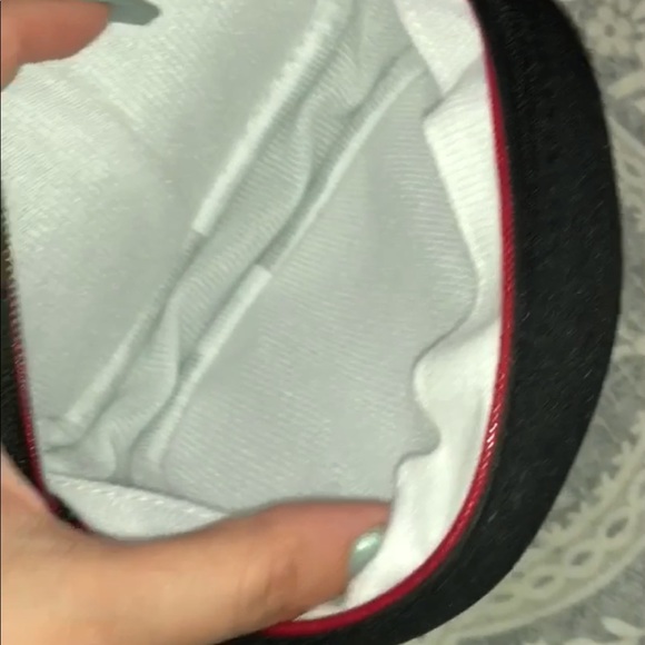 Beats Solo 2 Wireless Headphones - Picture 6 of 7